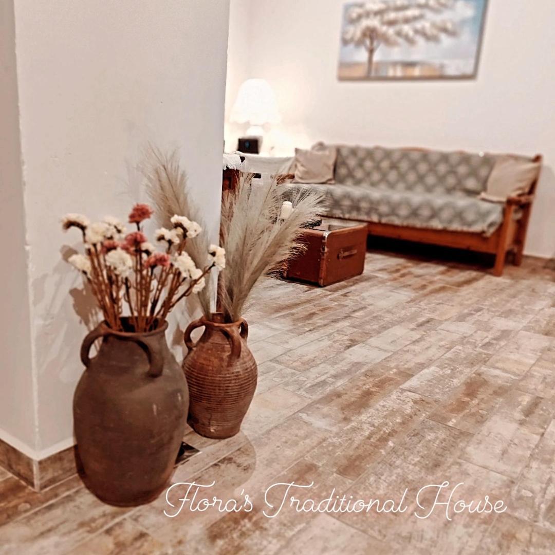 Flora's Traditional House Holiday home *